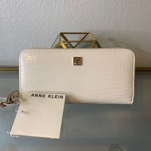 WALLET w wrist strap